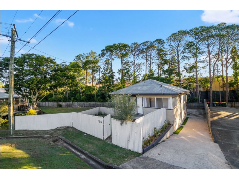 15 Daphne Street, Camp Hill QLD 4152