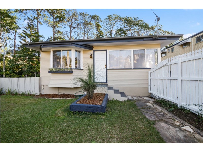 15 Daphne Street, Camp Hill QLD 4152