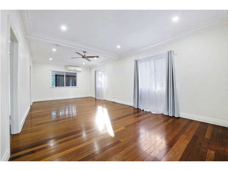 15 Daphne Street, Camp Hill QLD 4152