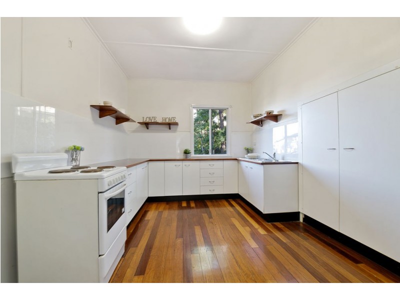 15 Daphne Street, Camp Hill QLD 4152