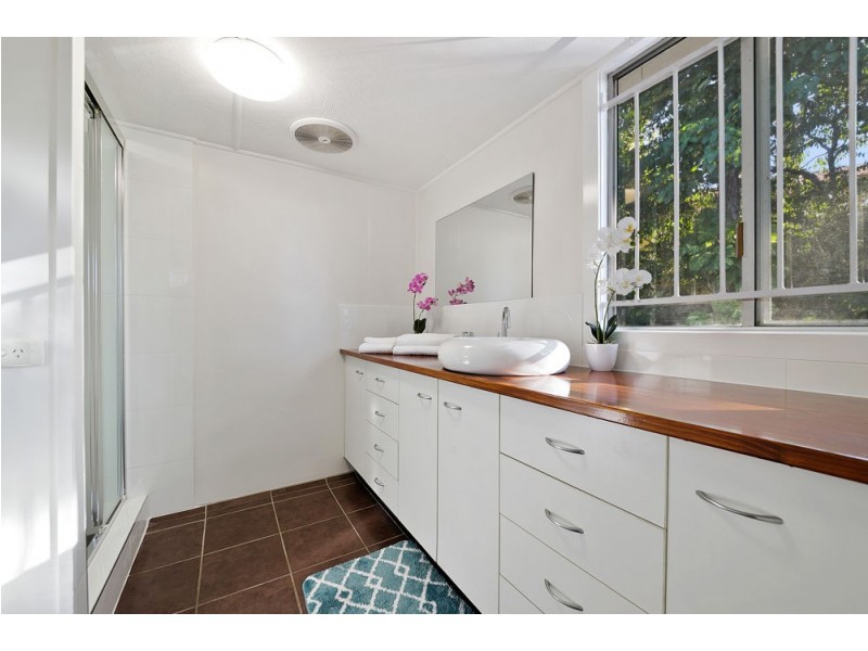 15 Daphne Street, Camp Hill QLD 4152