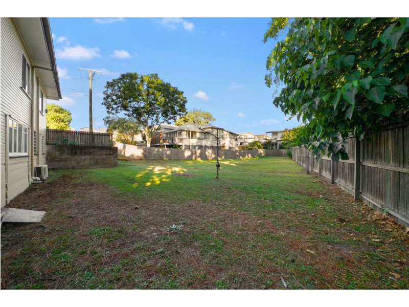 15 Daphne Street, Camp Hill QLD 4152