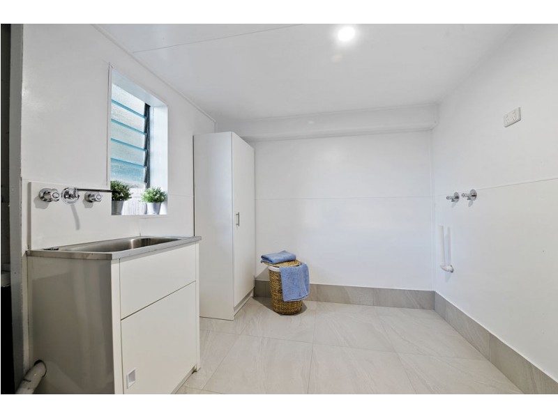 15 Daphne Street, Camp Hill QLD 4152