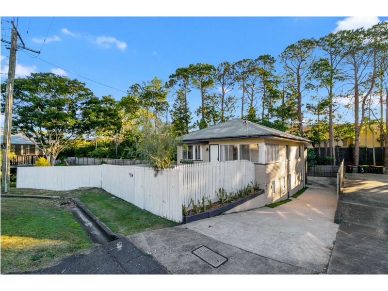 15 Daphne Street, Camp Hill QLD 4152