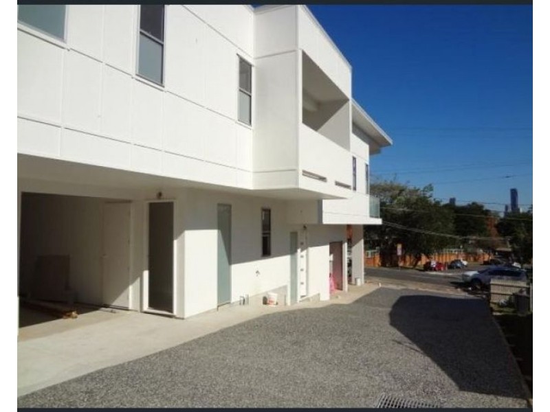 2/79 Hawthorne Rd, Hawthorne QLD 4171