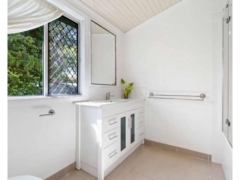 69 Bernecker Street, Carina QLD 4152