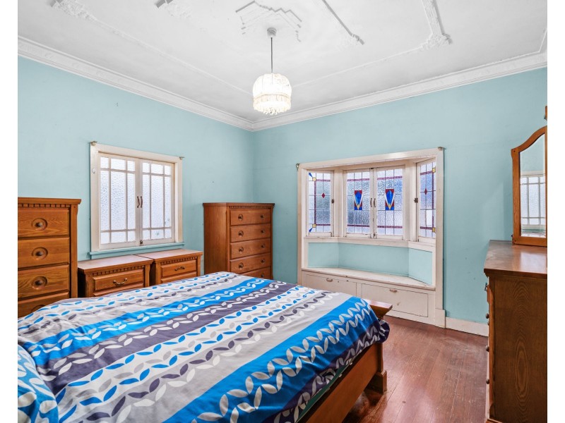 8 Adsett Street, Taringa QLD 4068