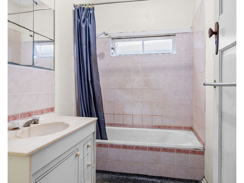 8 Adsett Street, Taringa QLD 4068