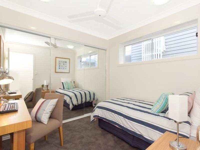 8/12 Lake Street, Yeronga QLD 4104