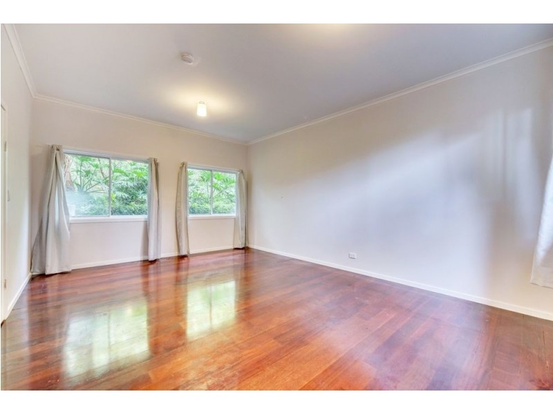 31 Dobbs Street, Holland Park West QLD 4121