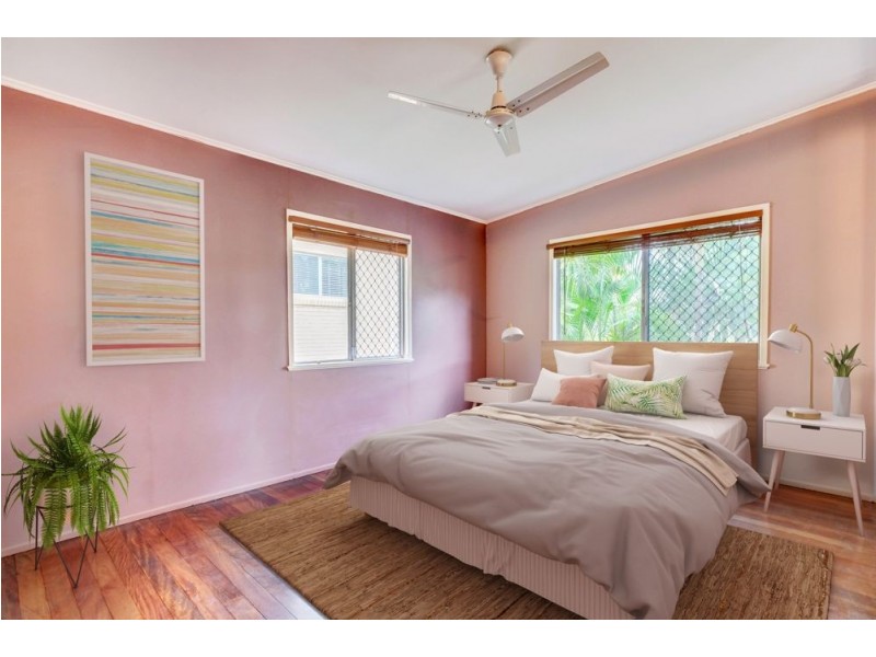 31 Dobbs Street, Holland Park West QLD 4121