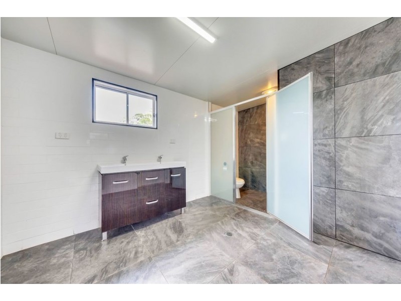 31 Dobbs Street, Holland Park West QLD 4121