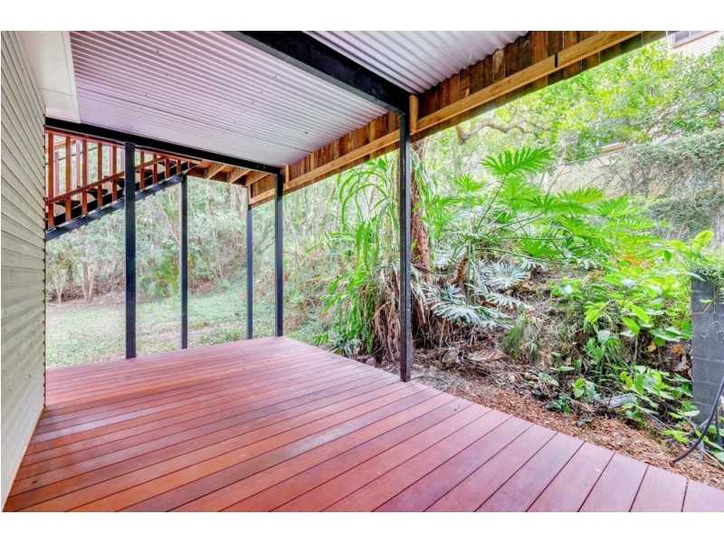 31 Dobbs Street, Holland Park West QLD 4121