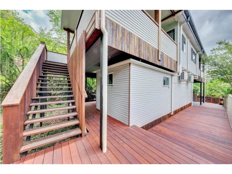 31 Dobbs Street, Holland Park West QLD 4121