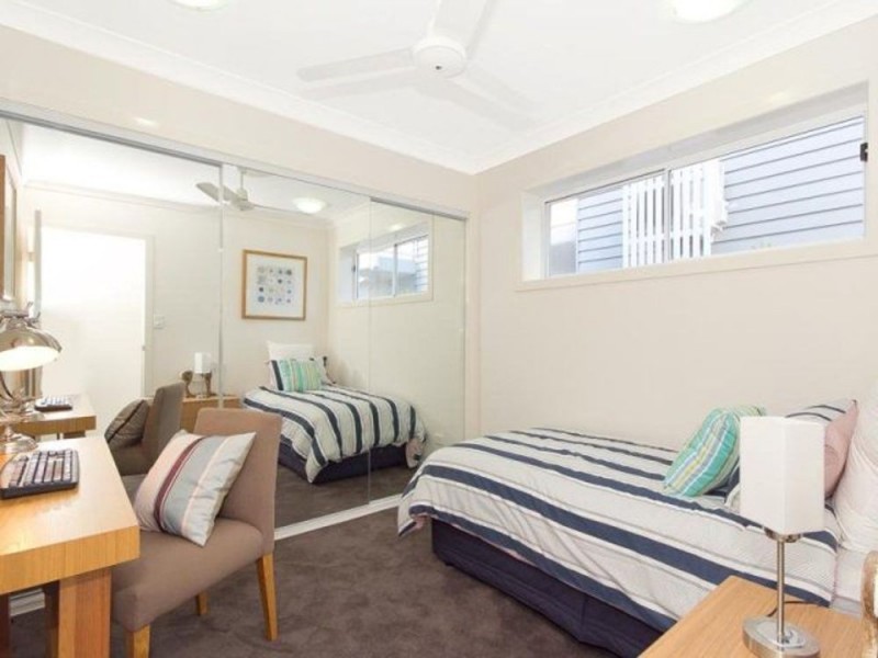 8/12 Lake Street, Yeronga QLD 4104