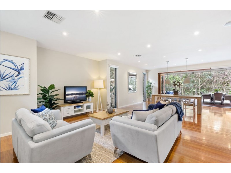 38 Lomandra Place, Chapel Hill QLD 4069