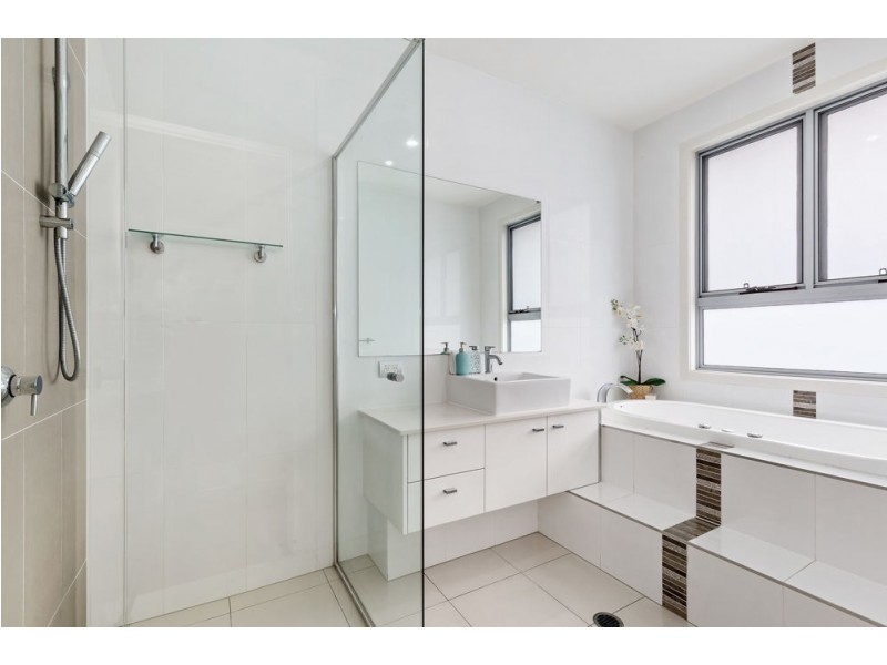 38 Lomandra Place, Chapel Hill QLD 4069