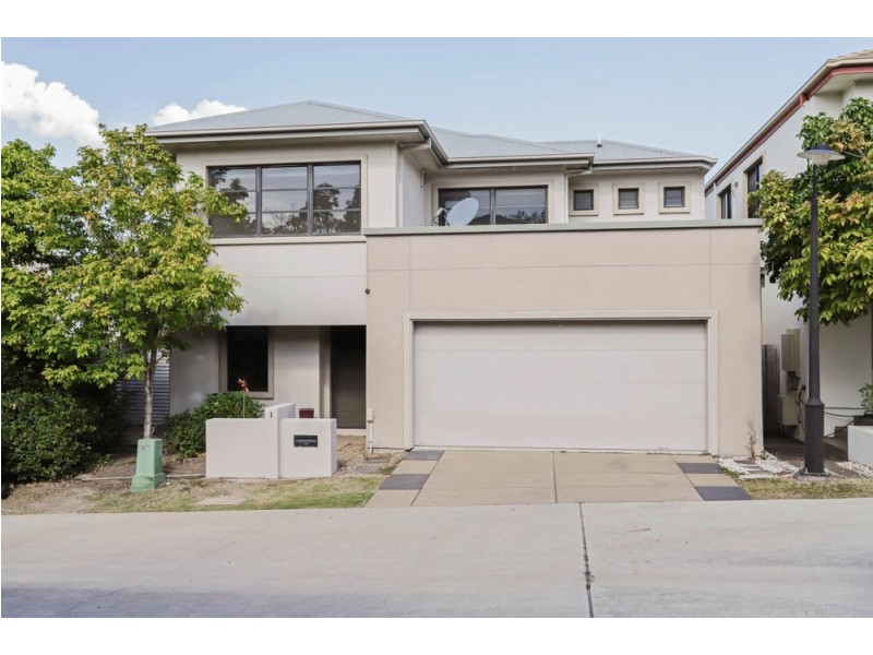 1/1 Celestial Crt, Carina QLD 4152