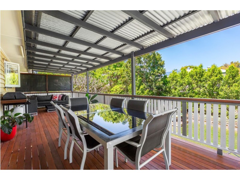 111 Murton Avenue, Holland Park QLD 4121