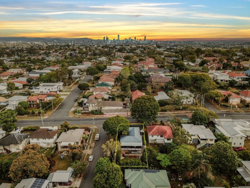 111 Murton Avenue, Holland Park QLD 4121