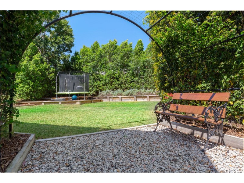 111 Murton Avenue, Holland Park QLD 4121