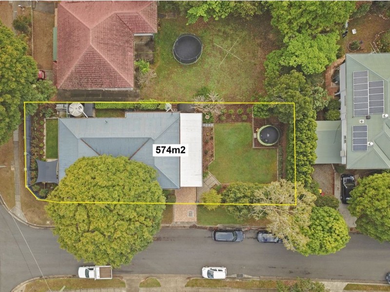 111 Murton Avenue, Holland Park QLD 4121