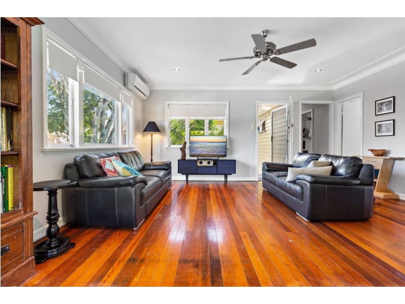 111 Murton Avenue, Holland Park QLD 4121