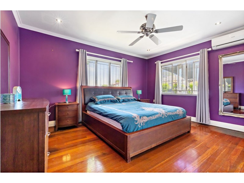 111 Murton Avenue, Holland Park QLD 4121