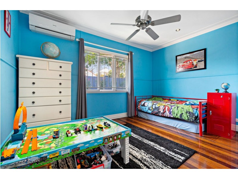 111 Murton Avenue, Holland Park QLD 4121