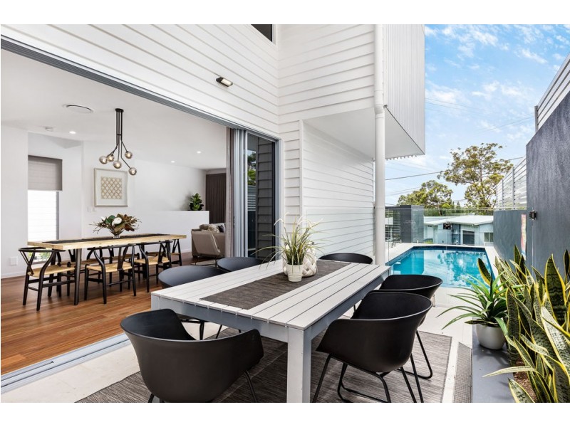 6A Orchard Terrace, St Lucia QLD 4067