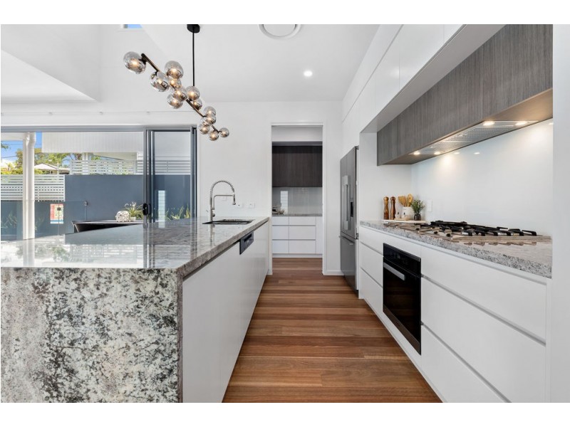 6A Orchard Terrace, St Lucia QLD 4067