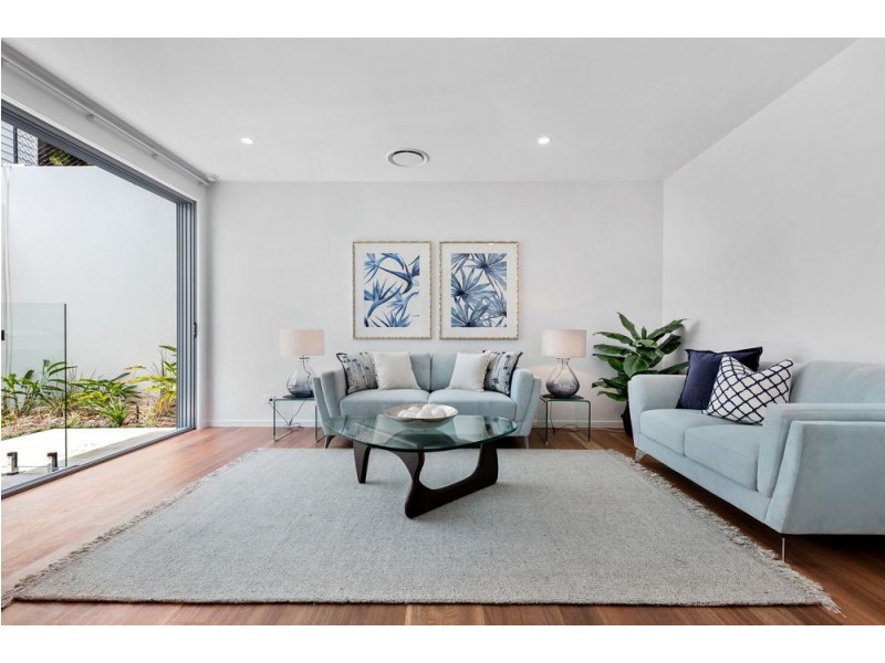 6A Orchard Terrace, St Lucia QLD 4067