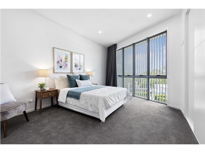 6A Orchard Terrace, St Lucia QLD 4067