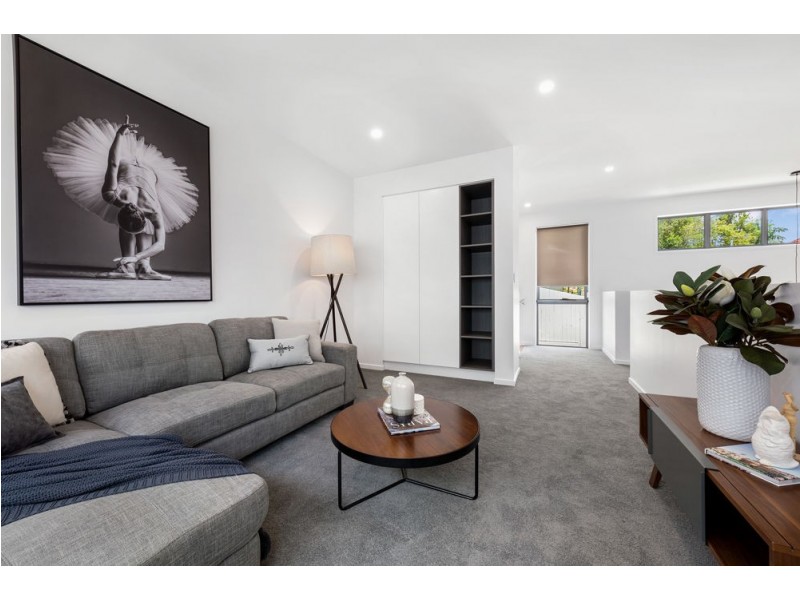 6A Orchard Terrace, St Lucia QLD 4067