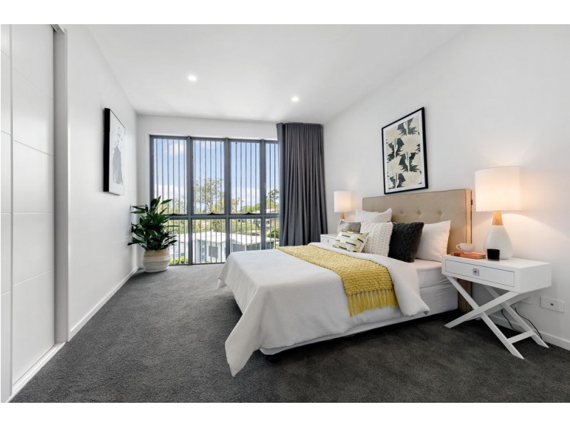 6A Orchard Terrace, St Lucia QLD 4067