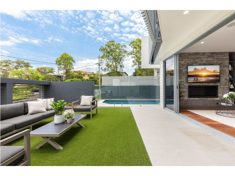 6A Orchard Terrace, St Lucia QLD 4067