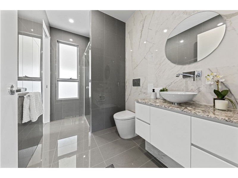 6A Orchard Terrace, St Lucia QLD 4067