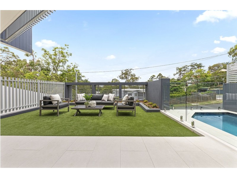 6A Orchard Terrace, St Lucia QLD 4067