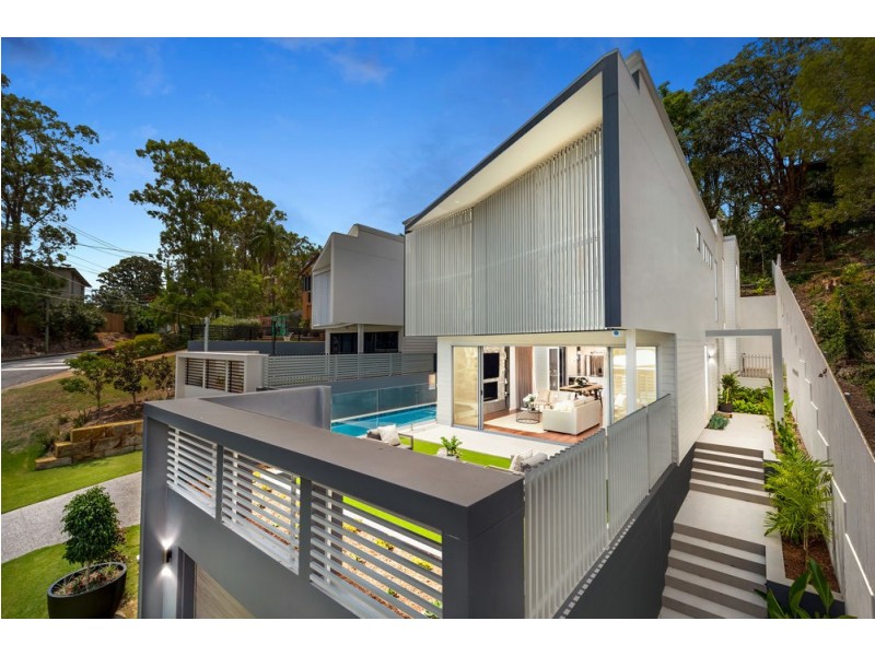 6A Orchard Terrace, St Lucia QLD 4067