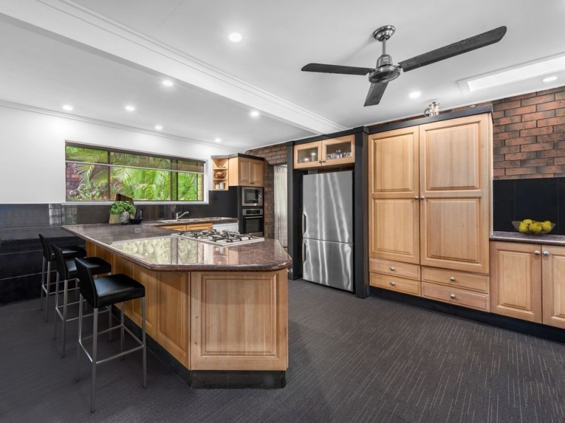 33 East Street, Camp Hill QLD 4152