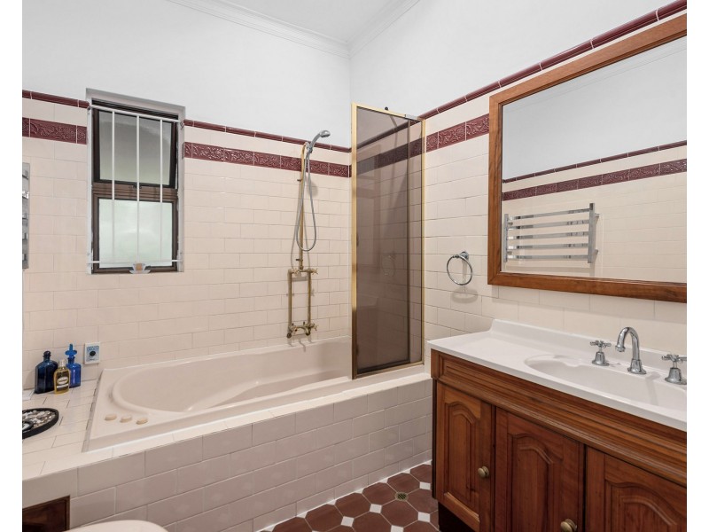 307 Chatsworth Road, Coorparoo QLD 4151