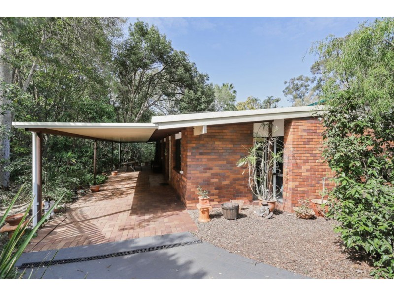 7 Yonga Street, Balmoral QLD 4171