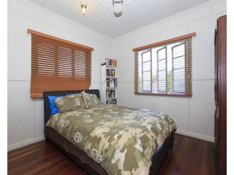 160 Morehead Avenue, Norman Park QLD 4170