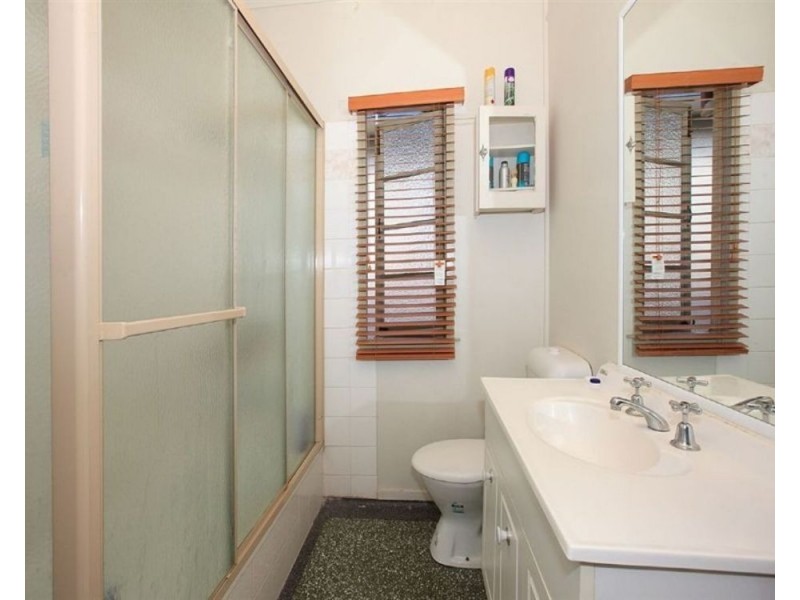 160 Morehead Avenue, Norman Park QLD 4170