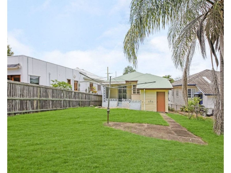 160 Morehead Avenue, Norman Park QLD 4170