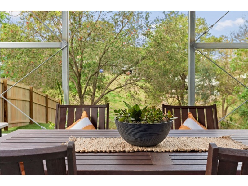 27 Mapleton Street, Mount Gravatt East QLD 4122