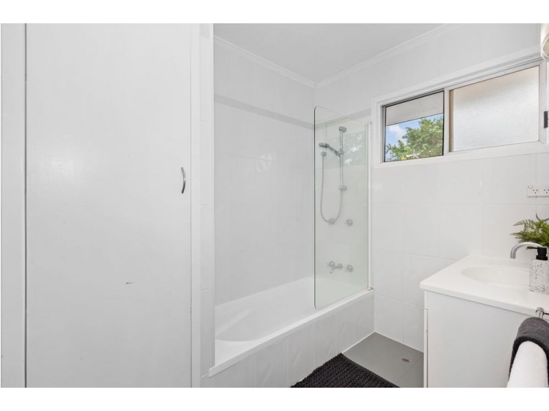 27 Mapleton Street, Mount Gravatt East QLD 4122