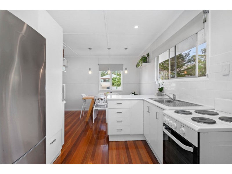 27 Mapleton Street, Mount Gravatt East QLD 4122