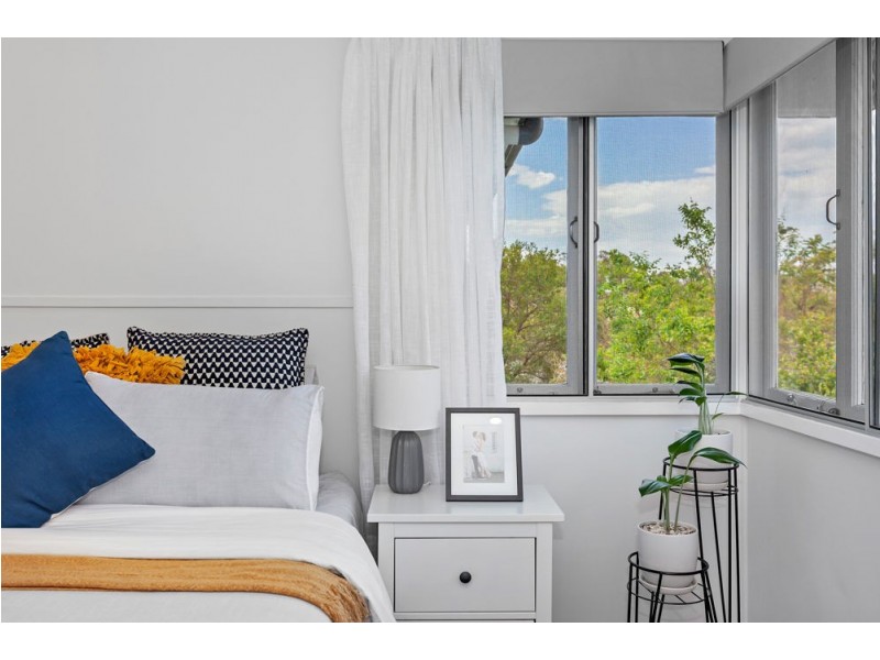 27 Mapleton Street, Mount Gravatt East QLD 4122