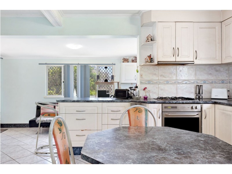 9 Arura Street, Mansfield QLD 4122